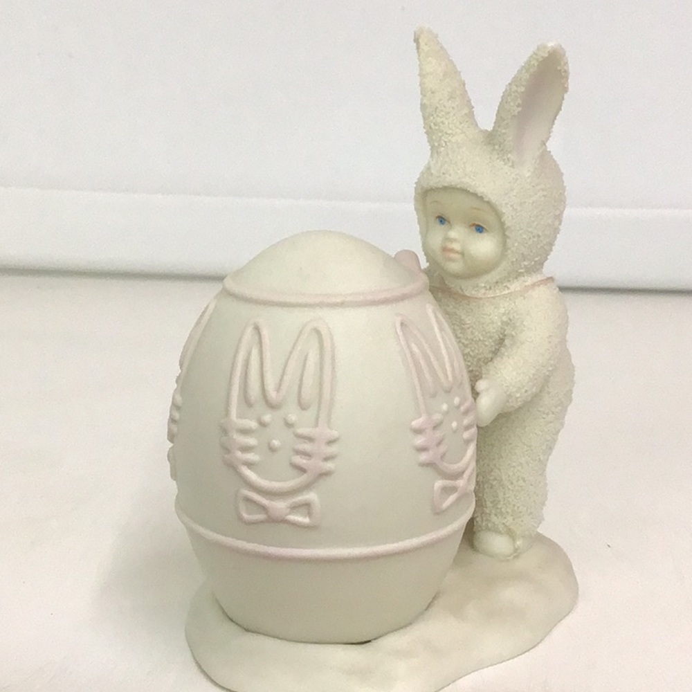 EASTER BUNNY BY SNOWBUNNIES DEPARTMENT 56 - Picture 3 of 8